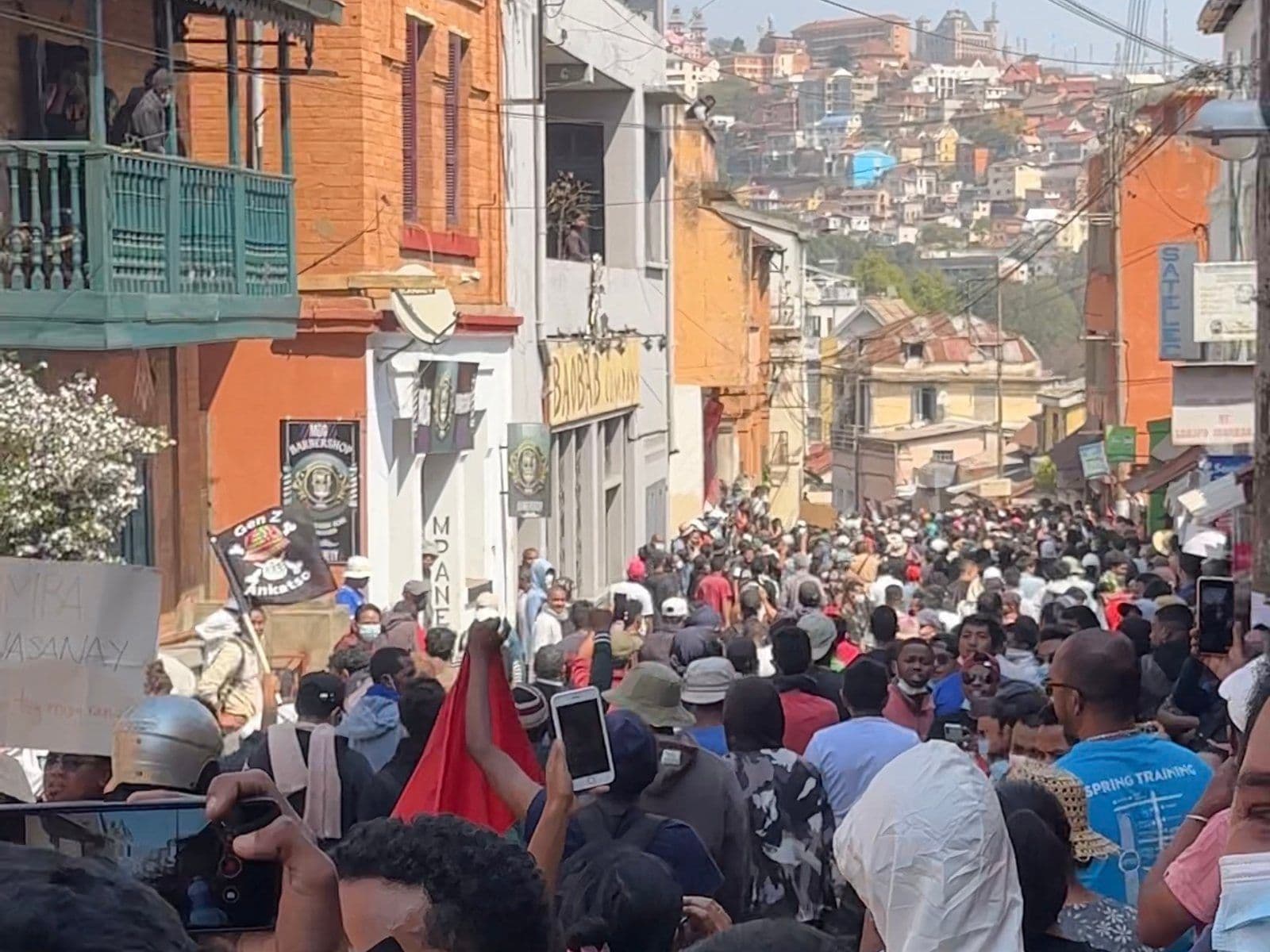 Manifestation de la Gen Z rue Andriandahifotsy à Antananarivo, le 25 septembre 2025