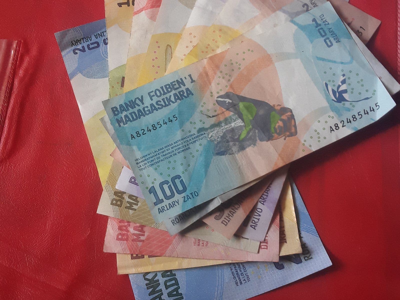 Éventail de billets en ariary de la Banque centrale de Madagascar